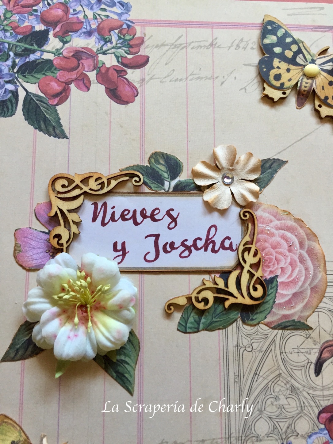 Frame con nombres de los novios y decoración con motivos florales.